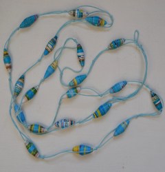 Collana long in carta riciclata